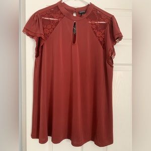 STUDIO CREPE JERSEY MOCK NECK LACE PIECED KEYHOLE TOP size 1 (14/16)